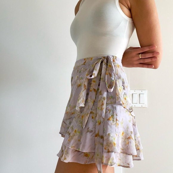 All Saints | Lilac floral "Kasa Momo" mini wrap tie waist crepe skort | Size 4 - Picture 2 of 8